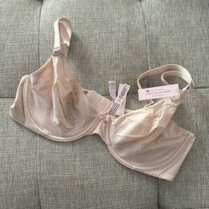 NWT Victoria’s Secret Body Invisible Lift Unlined Demi Bra
